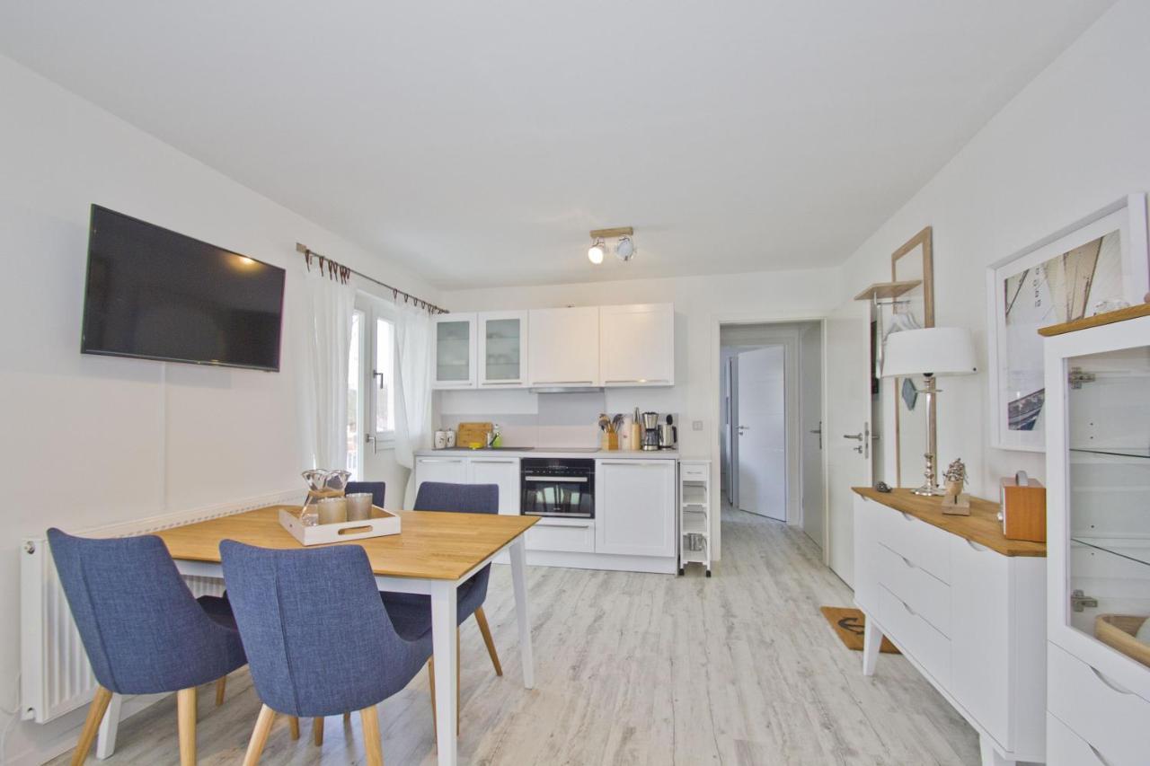 Moderne Ferienwohnung Mit Balkon, Meerblick - Ferienresidenz Zwei Boddenfewo 1-3 Lietzow Esterno foto